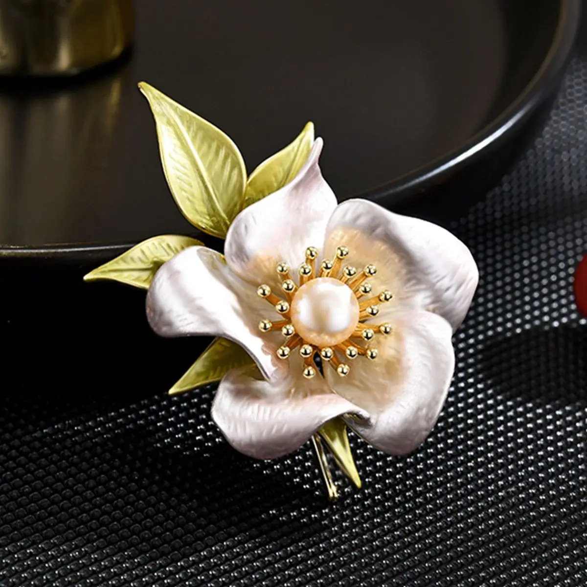 Korean Romantic Fashion Enameled Pearl Flower Brooch for Women , Woman Coat Brooches Jewelry Accessories 
Korean Romantic Fashion Enameled Pearl Flower Brooch for Women , Woman Coat Brooches Jewelry Accessories