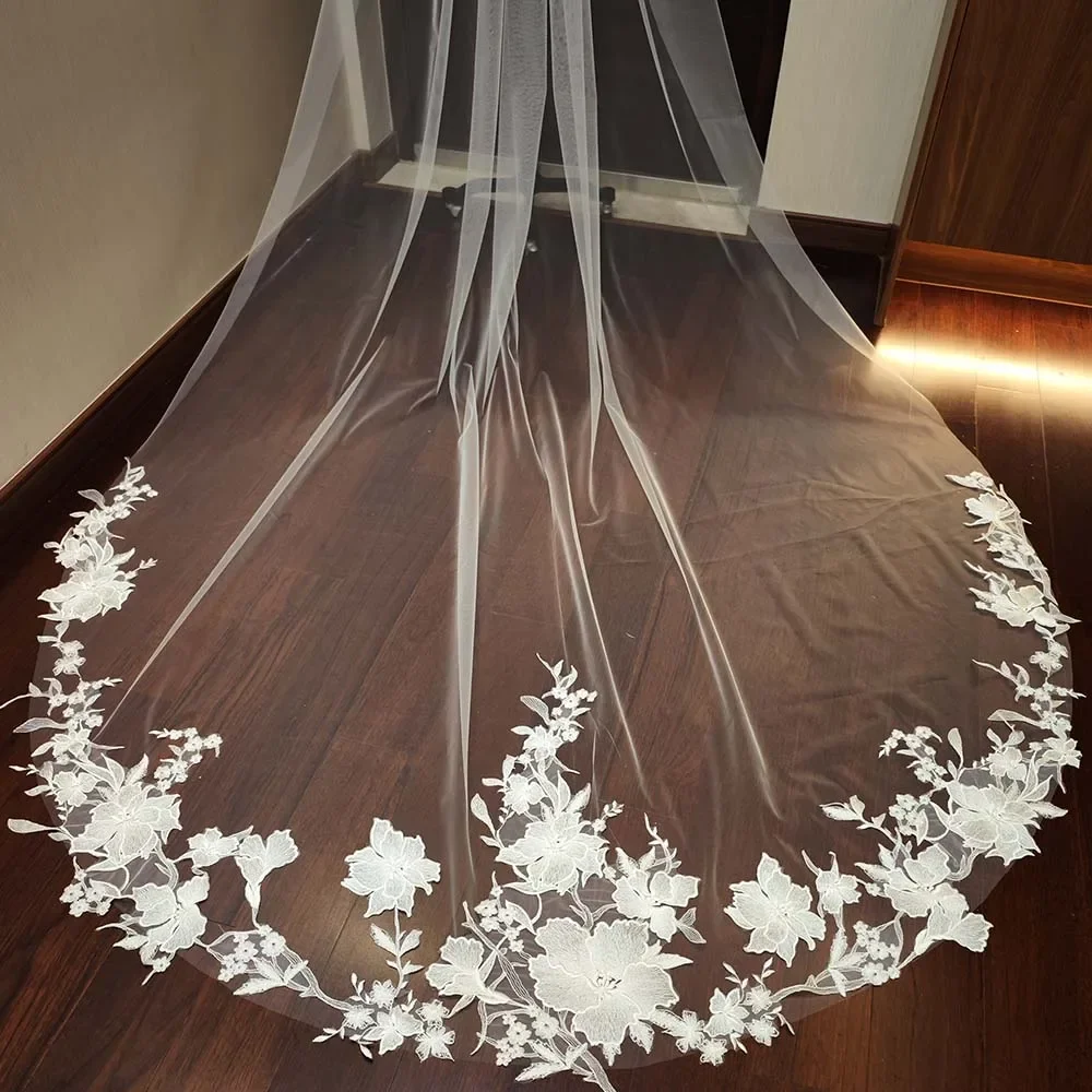 Tailored beautiful wedding veil with plant end, comb, 1 layer, 3 meters long, bridal veil, ivory colored cathedral headface veil
Tailored beautiful wedding veil with plant end, comb, 1 layer, 3 meters long, bridal veil, ivory colored cathedral headface veil