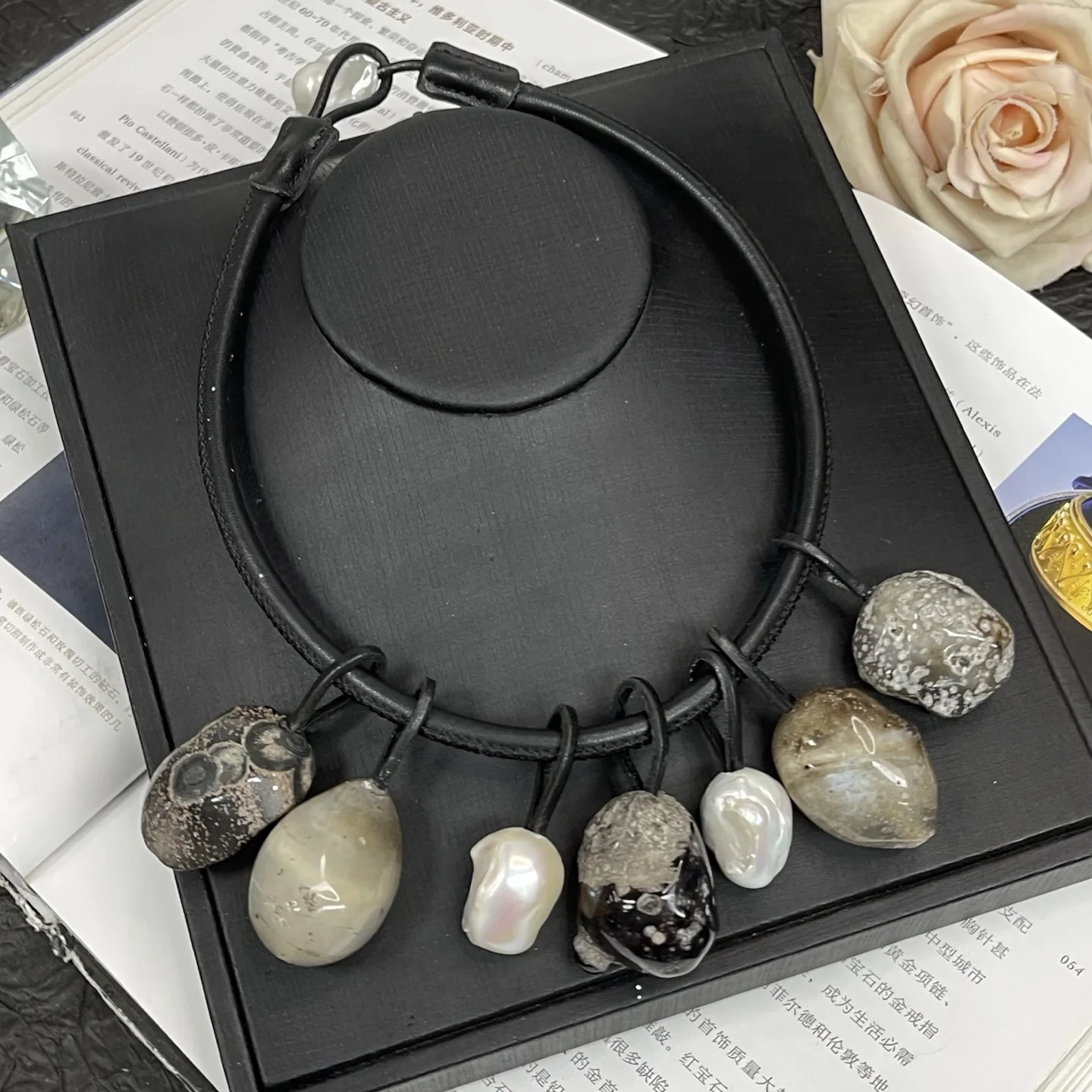 Retro Agate Natural Stone Baroque Pearl Pendant Necklaces for Women Charm Amethyst Choker Statement Collar Drop Earrings Gifts
Retro Agate Natural Stone Baroque Pearl Pendant Necklaces for Women Charm Amethyst Choker Statement Collar Drop Earrings Gifts