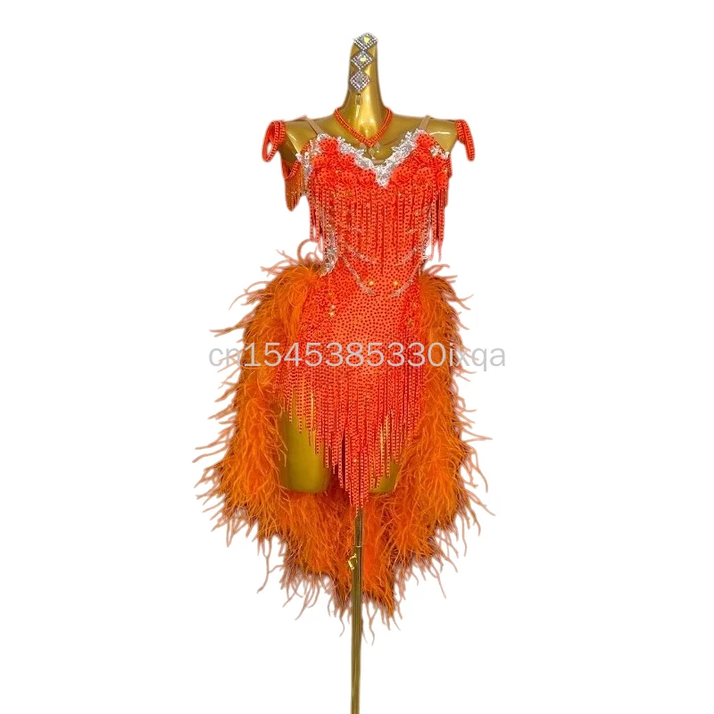 Профессиональное высококачественное платье для латинских танцев на заказ, женское платье для соревнований со сверкающими бриллиантами и пушистым хвостом, танцевальное платье с открытой спиной
Профессиональное высококачественное платье для латинских танцев на заказ, женское платье для соревнований со сверкающими бриллиантами и пушистым хвостом, танцевальное платье с открытой спиной
