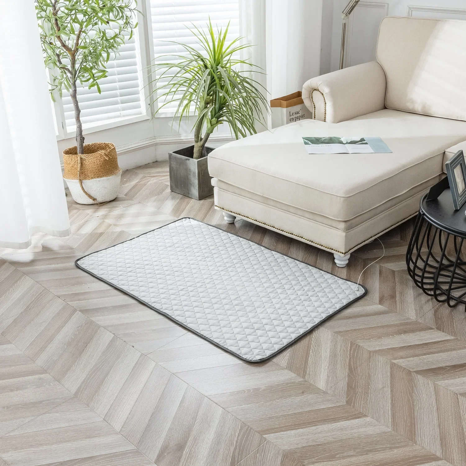 Suede Earthing Quilting Mat Made with Conductive&bamboo Fiber, Get Grounded with Silver Fiber Earhing Mat with Grounding Patch
Suede Earthing Quilting Mat Made with Conductive&bamboo Fiber, Get Grounded with Silver Fiber Earhing Mat with Grounding Patch