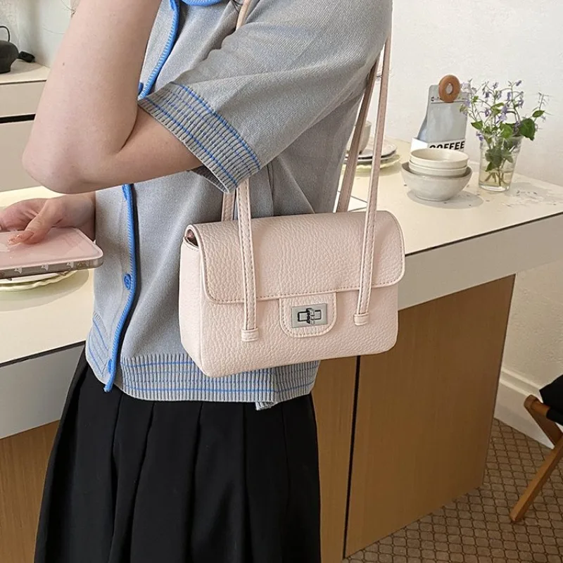 Classic Elegant Women Fashion Bag High End Leather Trendy Vintage Paris Crossbody Messenger Tote Bag
Classic Elegant Women Fashion Bag High End Leather Trendy Vintage Paris Crossbody Messenger Tote Bag