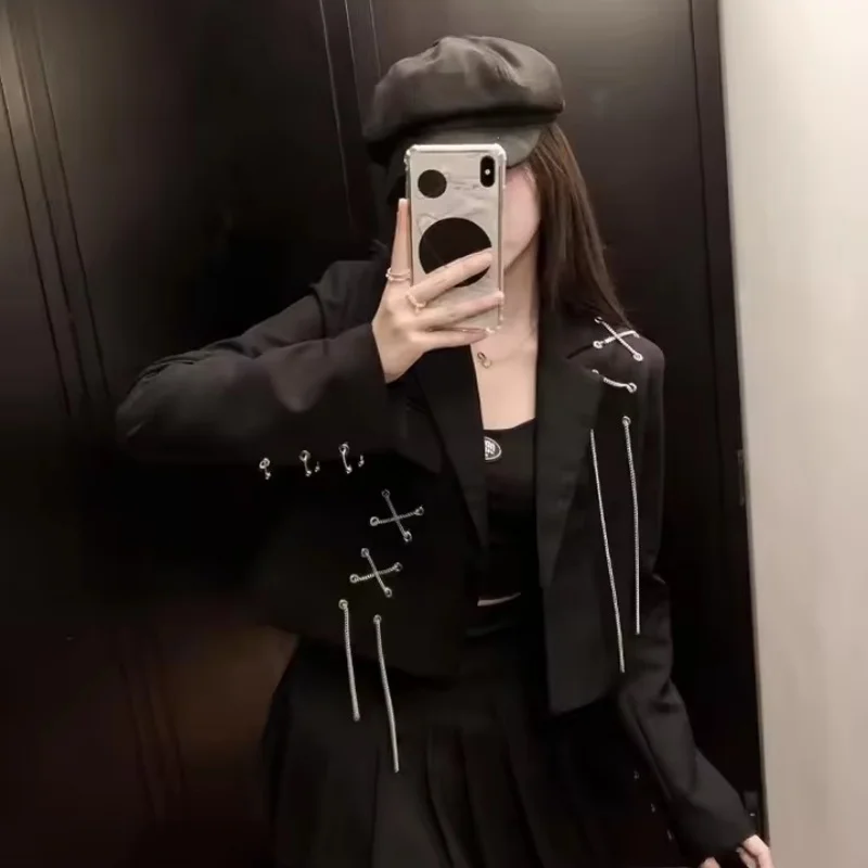 Женский укороченный пиджак в стиле панк-готика с металлическими цепочками, осенний шикарный лоскутный костюм, короткая куртка для офиса и повседневной носки, уличная одежда
Женский укороченный пиджак в стиле панк-готика с металлическими цепочками, осенний шикарный лоскутный костюм, короткая куртка для офиса и повседневной носки, уличная одежда