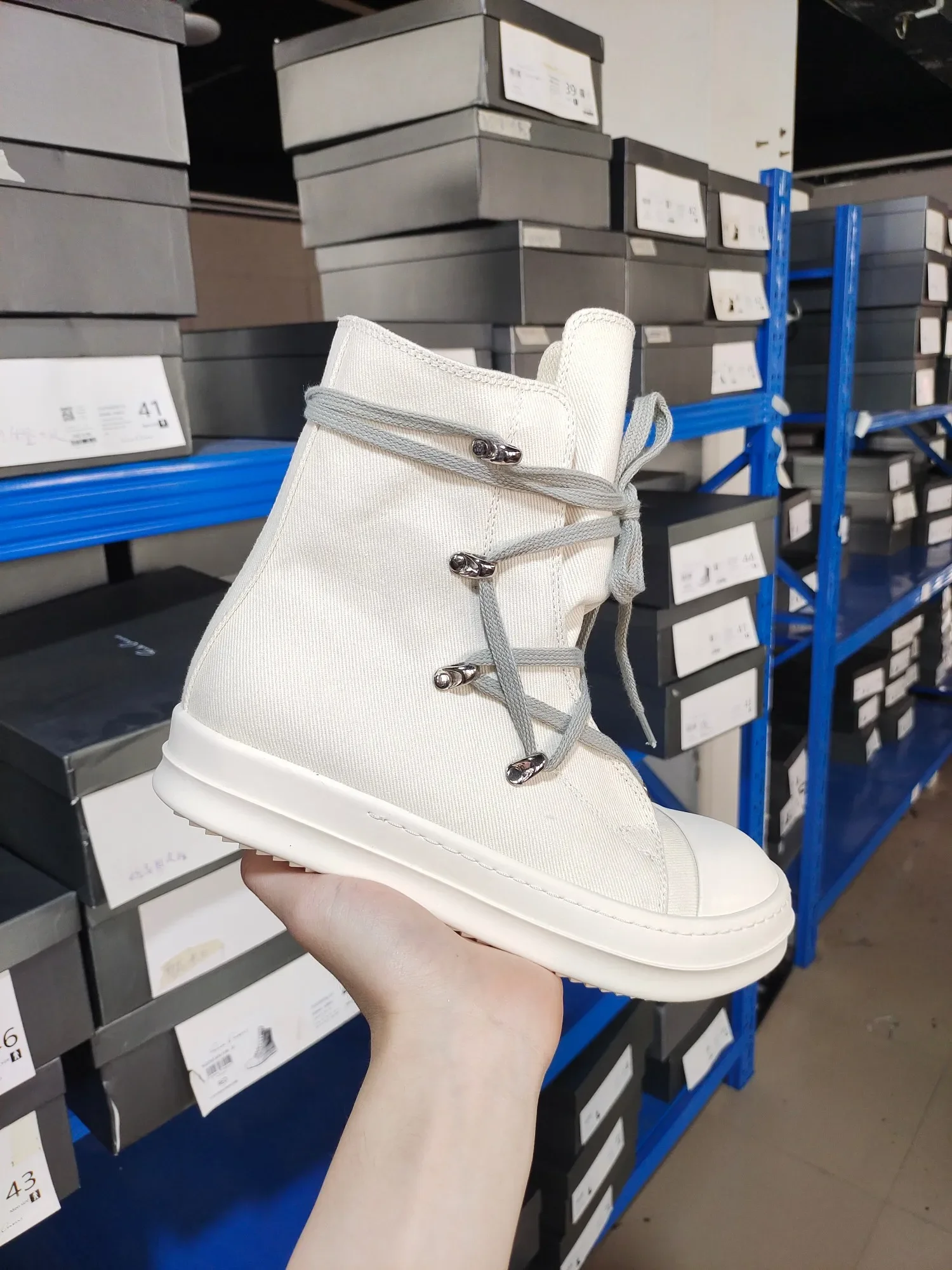 Top Hight Quality Men Casual Shoes Canvas Womens Tennis Shoes Brand Designer Classic Fashion Design Goth Y2K style RO shoes
Top Hight Quality Men Casual Shoes Canvas Womens Tennis Shoes Brand Designer Classic Fashion Design Goth Y2K style RO shoes