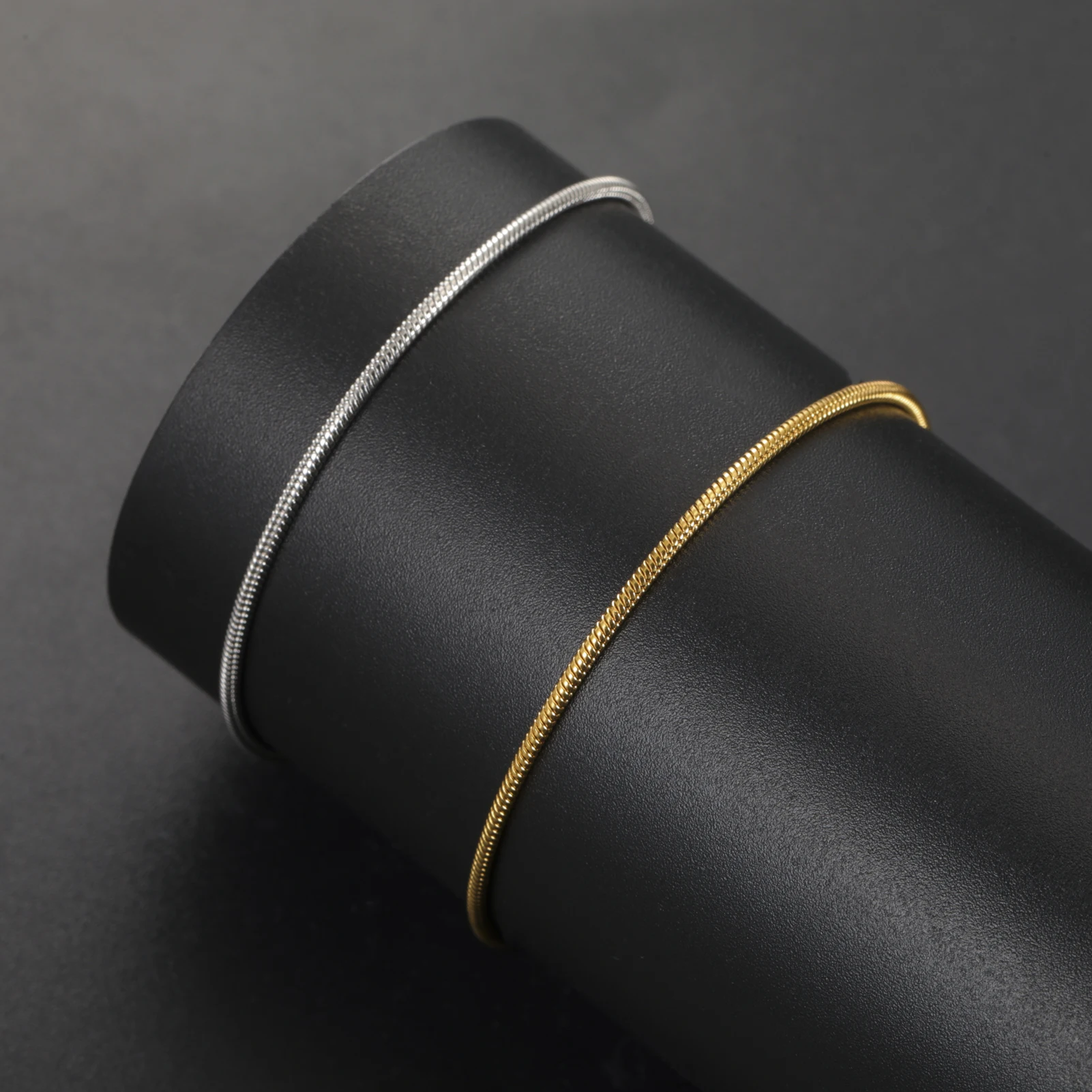 Sipuris Round Snake Chain Bracelet For Men Women Stainless Steel Hip Hop Punk 0.9mm 1.2mm 1.5mm Chain Jewelry Christmas Gift
Sipuris Round Snake Chain Bracelet For Men Women Stainless Steel Hip Hop Punk 0.9mm 1.2mm 1.5mm Chain Jewelry Christmas Gift