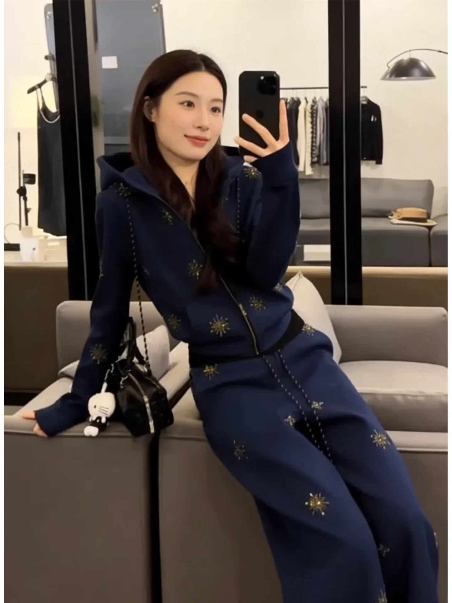 Ele Hooded Two-Piece Set Women's Anti-Aging Glitter Wide Leg Pants Winter New Sle Faionable Korean Loose Fit V-Ne S...
Ele Hooded Two-Piece Set Women's Anti-Aging Glitter Wide Leg Pants Winter New Sle Faionable Korean Loose Fit V-Ne S...