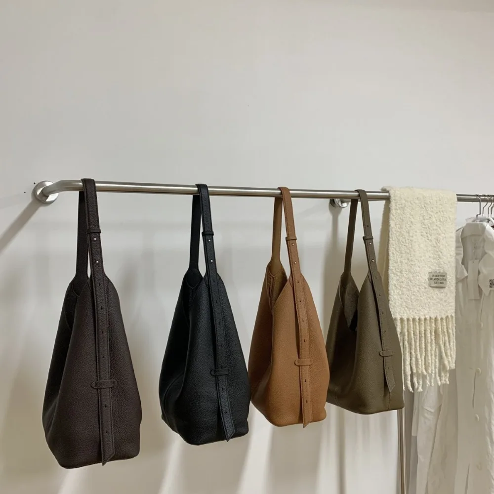 New Large-capacity Soft Leather Women's Commuter Shoulder Underarm Bag Multi-color Versatile Unique Texture Fashionable Simple
New Large-capacity Soft Leather Women's Commuter Shoulder Underarm Bag Multi-color Versatile Unique Texture Fashionable Simple
