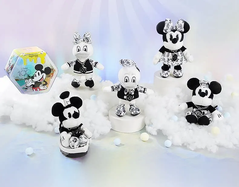 Disney Minnie Mouse and Mickey Mouse family toy hanging ornaments blind box dolls gifts cute cartoon ornaments
Disney Minnie Mouse and Mickey Mouse family toy hanging ornaments blind box dolls gifts cute cartoon ornaments