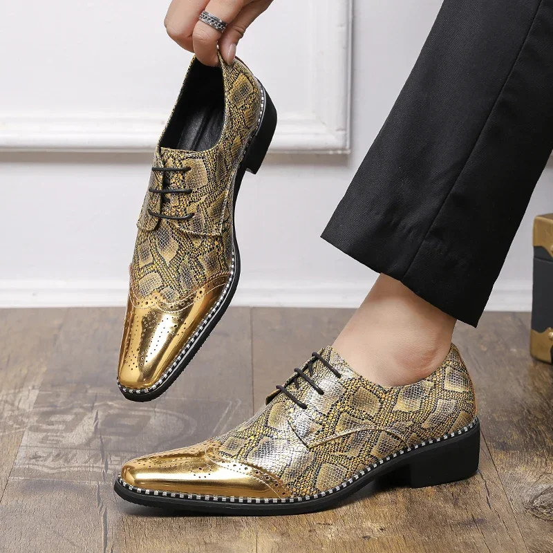 Золотые туфли дерби из искусственной кожи, разноцветные туфли на низком каблуке с острым ремешком, многофункциональные мужские туфли для ночного клуба, парикмахера, банкета, большие размеры 38-48
Золотые туфли дерби из искусственной кожи, разноцветные туфли на низком каблуке с острым ремешком, многофункциональные мужские туфли для ночного клуба, парикмахера, банкета, большие размеры 38-48
