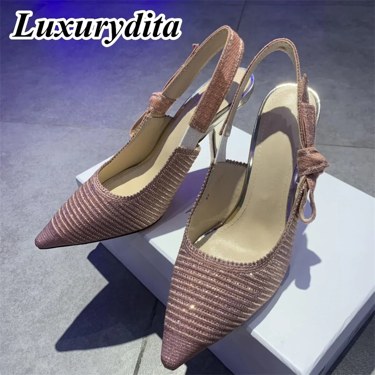 Top Quality Luxury Womens Sandal Casual Lace Flat Fashion Embroidered Muller Shoes Designer Silk Leather Soled High Heel
Top Quality Luxury Womens Sandal Casual Lace Flat Fashion Embroidered Muller Shoes Designer Silk Leather Soled High Heel