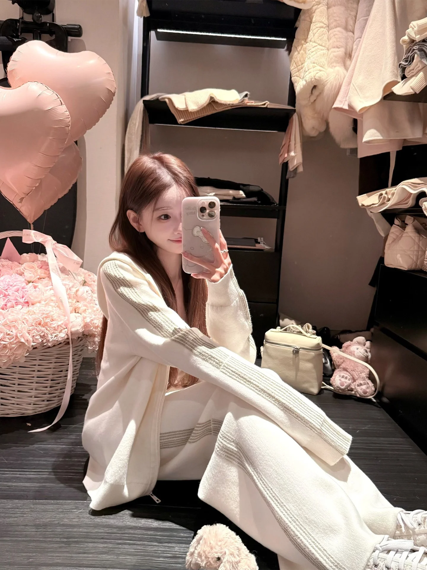 Комплект Coolline Luxury Platinum: вязаный топ на молнии с высокой талией, длинные брюки, худи. Повседневный женский костюм. Зимняя коллекция.
Комплект Coolline Luxury Platinum: вязаный топ на молнии с высокой талией, длинные брюки, худи. Повседневный женский костюм. Зимняя коллекция.