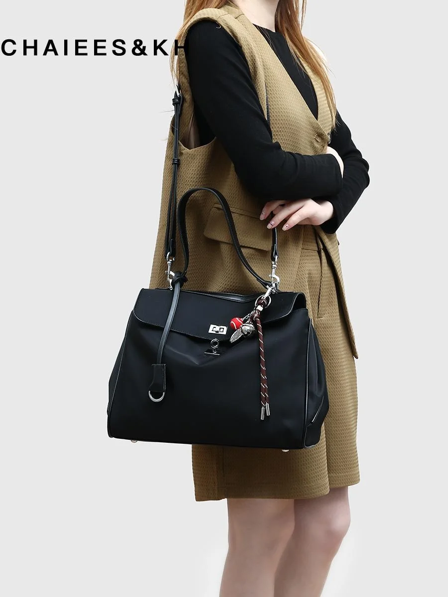 Nylon Waterproof Tote Bag Leather Underarm Lock Buckle Handbag Large Capacity Commuter Single Shoulder Crossbody Bag
Nylon Waterproof Tote Bag Leather Underarm Lock Buckle Handbag Large Capacity Commuter Single Shoulder Crossbody Bag