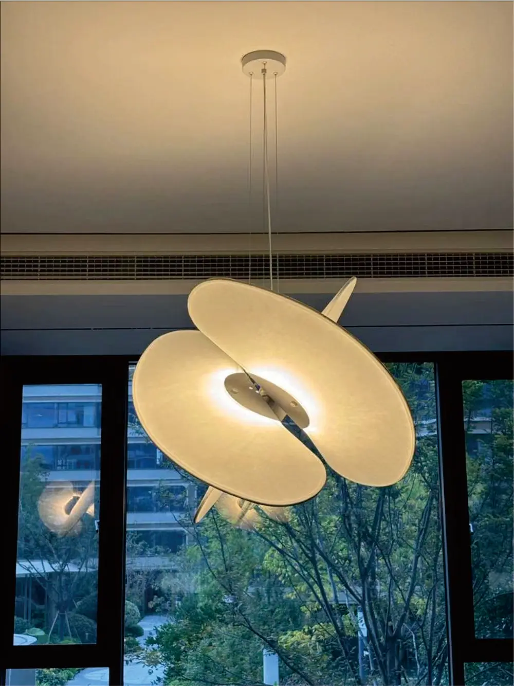 Creative Personality Art Curve Pendant Lamp Living Room Bedroom Apartment Duplex Silk Fabric Chandelier Eye Protection LED
Creative Personality Art Curve Pendant Lamp Living Room Bedroom Apartment Duplex Silk Fabric Chandelier Eye Protection LED