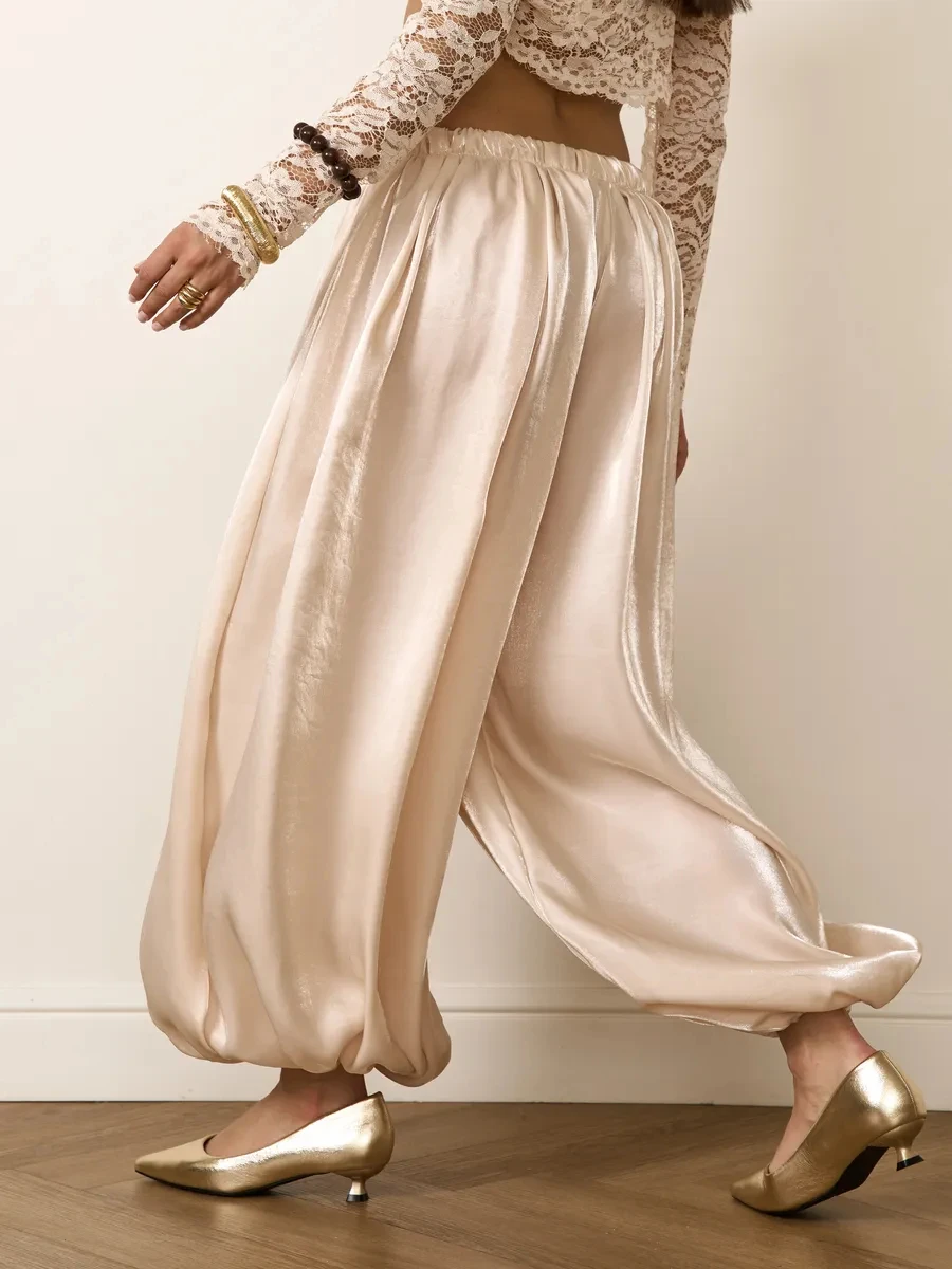Aladdin's wide organza trousers
Aladdin's wide organza trousers