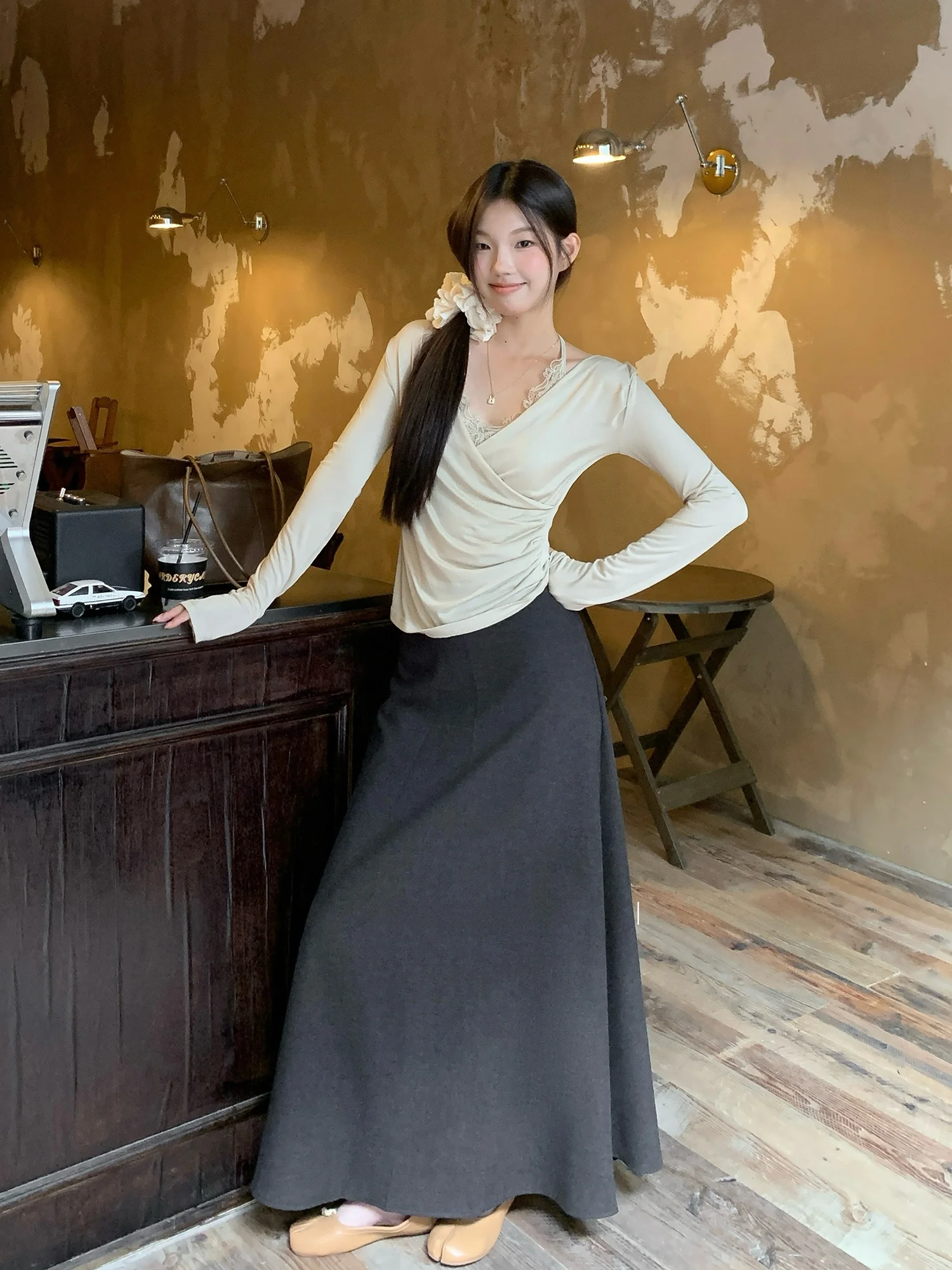 Женская юбка миди А-силуэта с завышенной талией, осенняя, повседневная, свободного кроя, скрывающая недостатки фигуры, длинная юбка
Женская юбка миди А-силуэта с завышенной талией, осенняя, повседневная, свободного кроя, скрывающая недостатки фигуры, длинная юбка