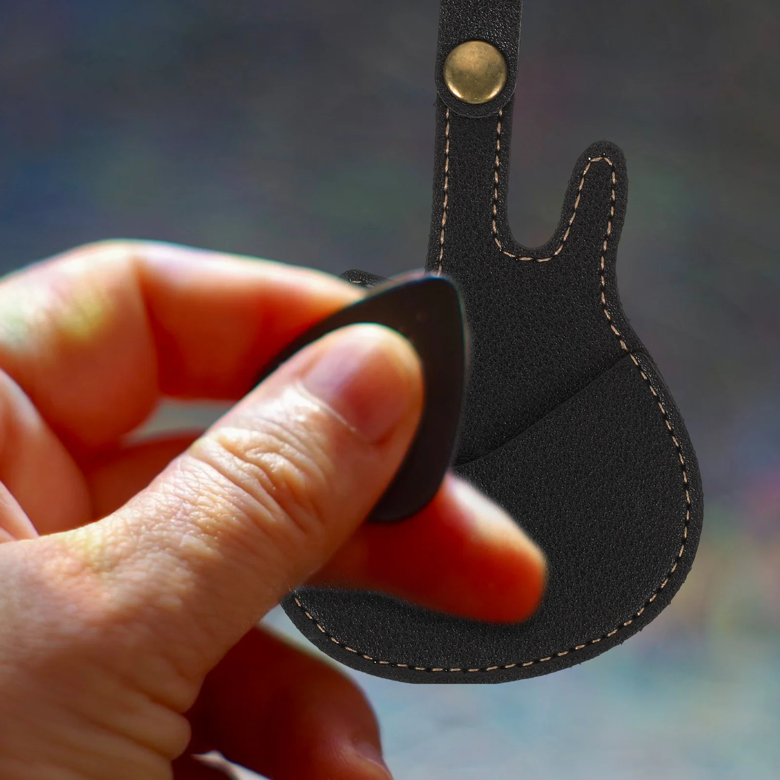 Guitar Pick Storage Case PU Musical Instrument Bag Black Color Picks Holder Portable Container Accessories
Guitar Pick Storage Case PU Musical Instrument Bag Black Color Picks Holder Portable Container Accessories