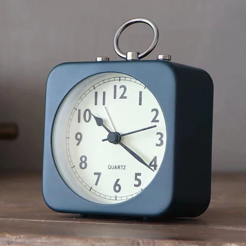 European Retro Small Alarm Clock Stylish Simple Metal Alarm Clock Quartz Sweep Seconds Silent Watch Bedside Table Decoration
European Retro Small Alarm Clock Stylish Simple Metal Alarm Clock Quartz Sweep Seconds Silent Watch Bedside Table Decoration