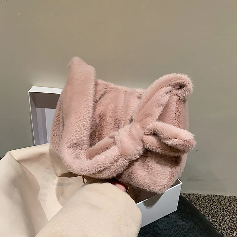 Женская мягкая плюшевая сумка на одно плечо, повседневная универсальная однотонная сумка с пряжкой подмышками, сумки через плечо с цепочкой для ежедневных поездок на работу
Женская мягкая плюшевая сумка на одно плечо, повседневная универсальная однотонная сумка с пряжкой подмышками, сумки через плечо с цепочкой для ежедневных поездок на работу