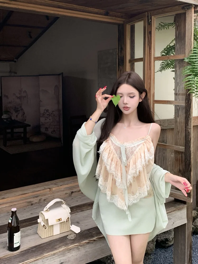 Summer New Fashion Lace Splicing Pure Desire Floral Long Sleeve Wrap Cardigan Women's Halter Neck Half Skirt Set Casual Style
Summer New Fashion Lace Splicing Pure Desire Floral Long Sleeve Wrap Cardigan Women's Halter Neck Half Skirt Set Casual Style
