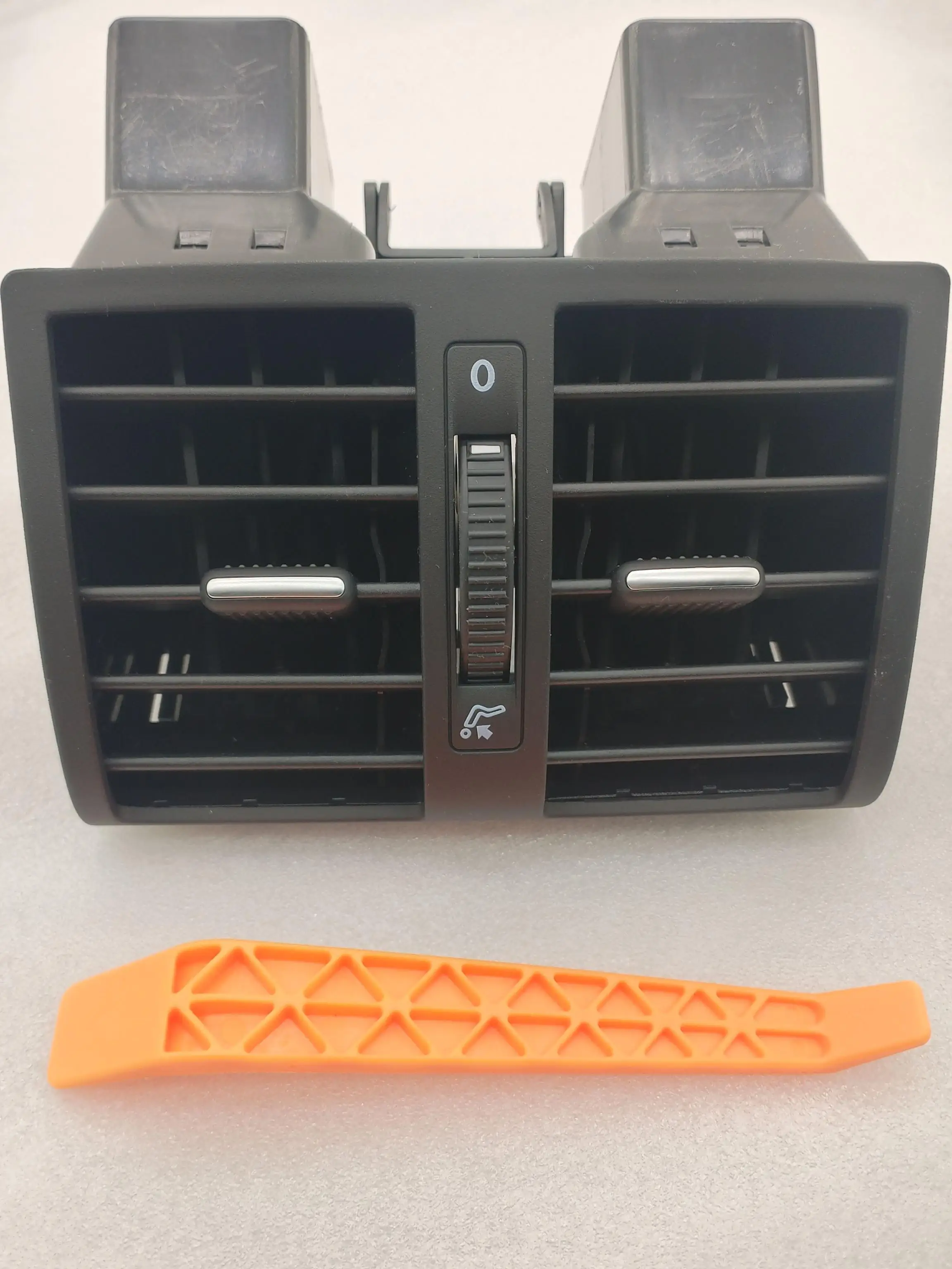 1pc for VW 05-15 Touran Rear air outlet air conditioning vent armrest box rear air outlet
1pc for VW 05-15 Touran Rear air outlet air conditioning vent armrest box rear air outlet
