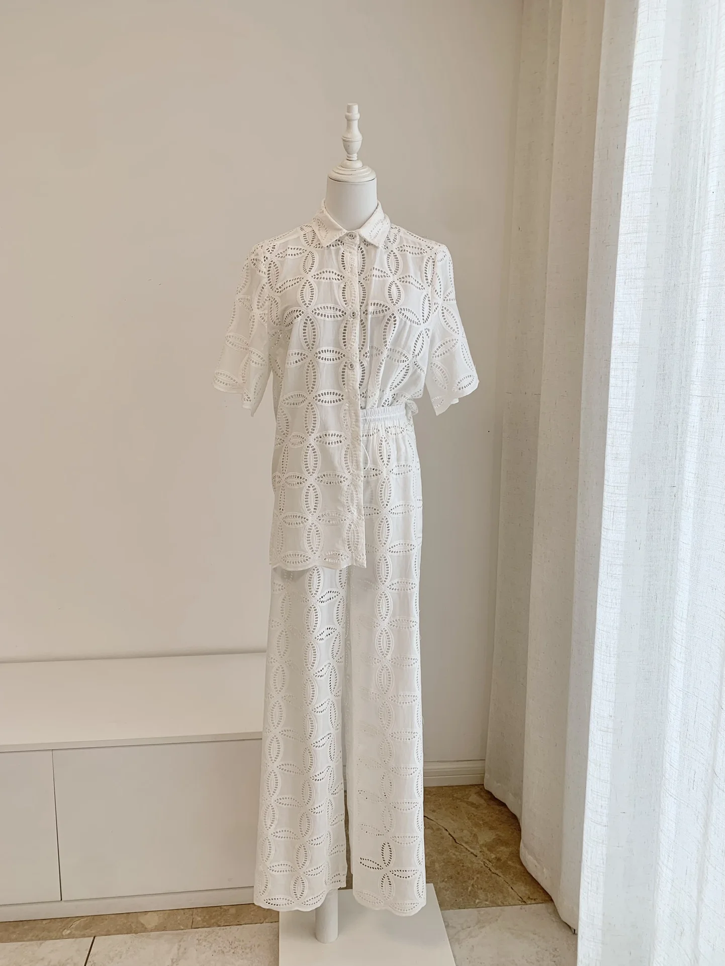 Women Drawstring Waist Hollow Out Embroidery Transparent Wide Leg Long Pants
Women Drawstring Waist Hollow Out Embroidery Transparent Wide Leg Long Pants