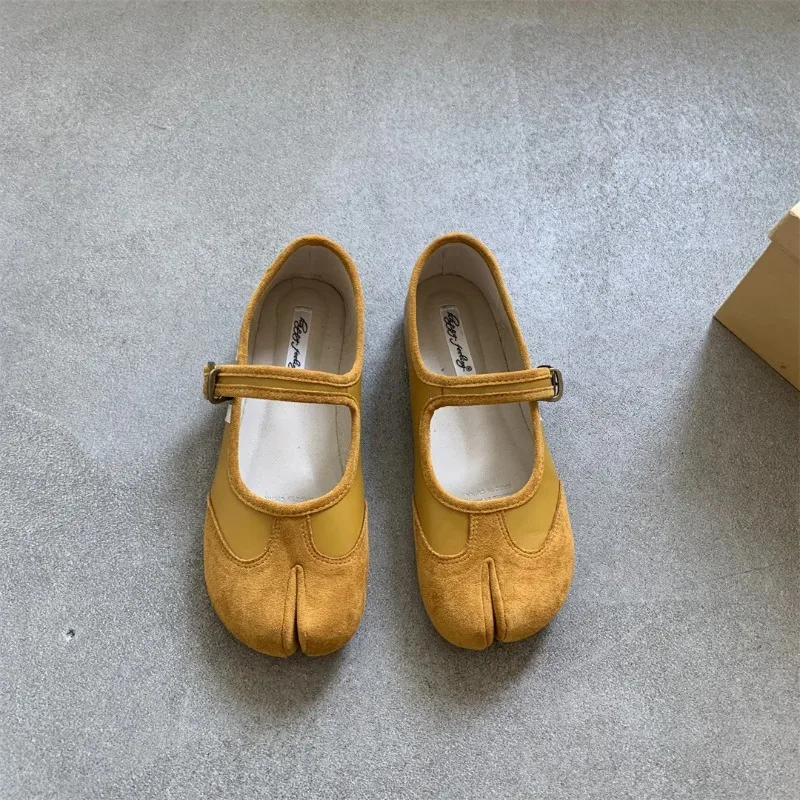 2026 Retro Women Flats Shoes Japanese Style Splitting Toes Mary Janes Shoes for Woman Exquisite Suede Casual Shoes Zapatos Mujer
2026 Retro Women Flats Shoes Japanese Style Splitting Toes Mary Janes Shoes for Woman Exquisite Suede Casual Shoes Zapatos Mujer