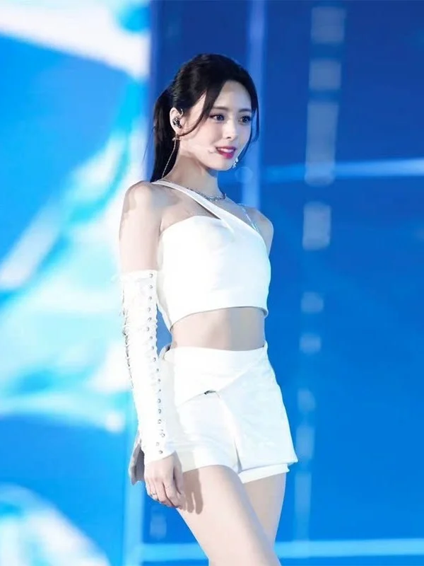 White Jazz Dance Performance Costume for Women Sexy Female Street Dance Stage Outfit ITZY Jinjiang Summer 2026 Ladies Fashion
White Jazz Dance Performance Costume for Women Sexy Female Street Dance Stage Outfit ITZY Jinjiang Summer 2026 Ladies Fashion