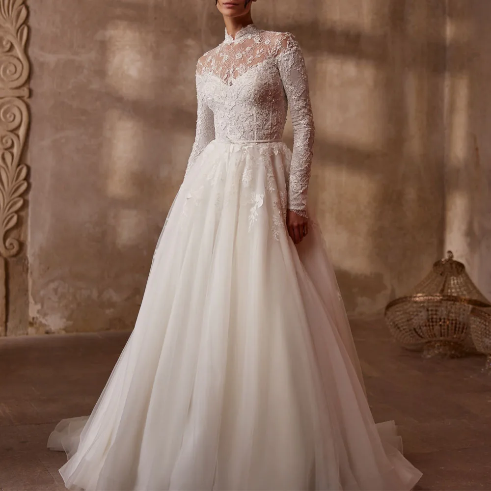 Customized Lace Appliques Princess Wedding Dresses High Neck Button Ball Gown Bride Dress Bead Embellished vestido de novia
Customized Lace Appliques Princess Wedding Dresses High Neck Button Ball Gown Bride Dress Bead Embellished vestido de novia