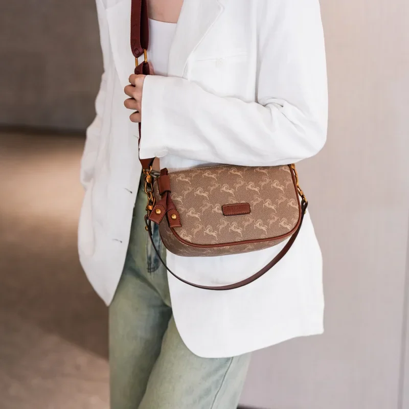 Women's 2025 High-End Pillow Bag, Adjustable Shoulder & Crossbody Strap, Vintage-Fashioned Handbag with Phone Pocket
Women's 2025 High-End Pillow Bag, Adjustable Shoulder & Crossbody Strap, Vintage-Fashioned Handbag with Phone Pocket