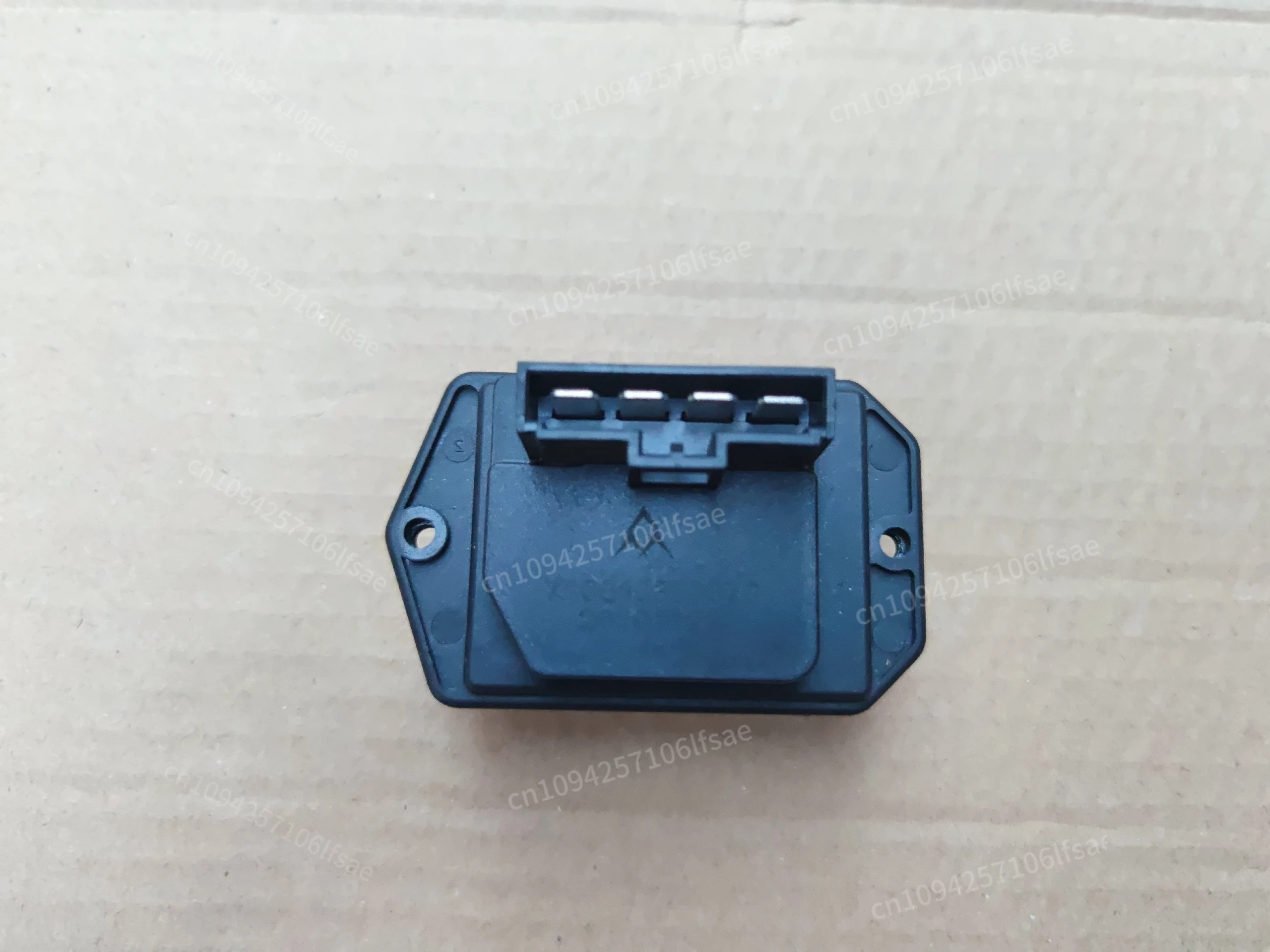Huanghai Auto Parts N1S N2 N3 N7 N2S Pickup Truck Blower Resistance Warm Air Resistance Speed Regulation Module
Huanghai Auto Parts N1S N2 N3 N7 N2S Pickup Truck Blower Resistance Warm Air Resistance Speed Regulation Module