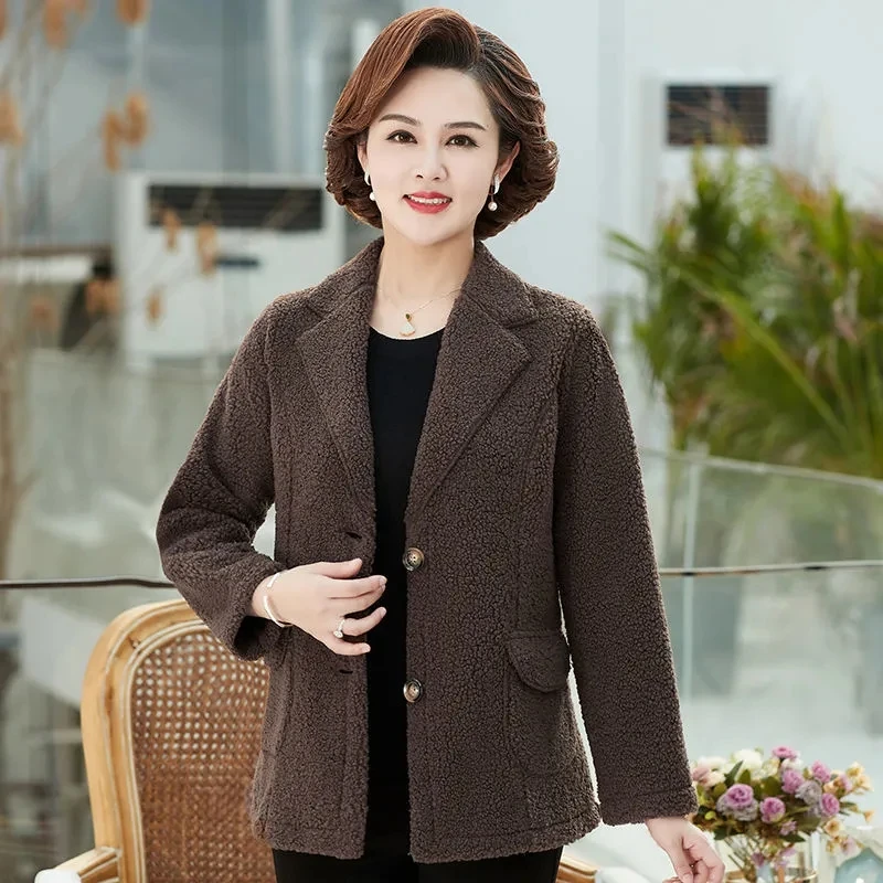 Middle-Aged Mother's Outfit 2023 Autumn Winter Lamb Wool Coat Thickened Warm Suit Collar Short Coat Granular Velvet Solid Color
Middle-Aged Mother's Outfit 2023 Autumn Winter Lamb Wool Coat Thickened Warm Suit Collar Short Coat Granular Velvet Solid Color