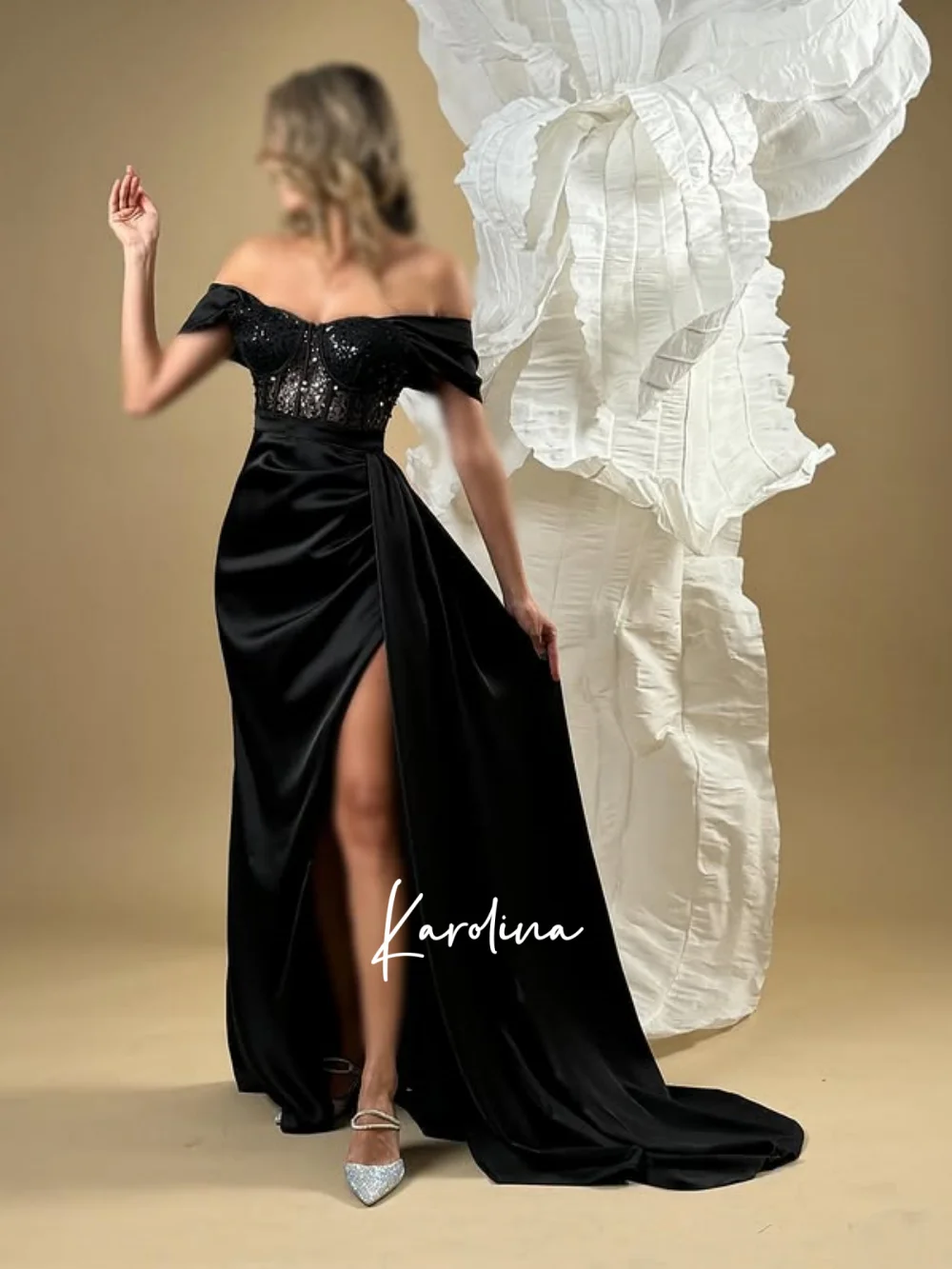 Black Off The Shoulder Evening Dress Illusion Waist Saudi Arabia Prom Deress Formal Wedding Prom Customized
Black Off The Shoulder Evening Dress Illusion Waist Saudi Arabia Prom Deress Formal Wedding Prom Customized