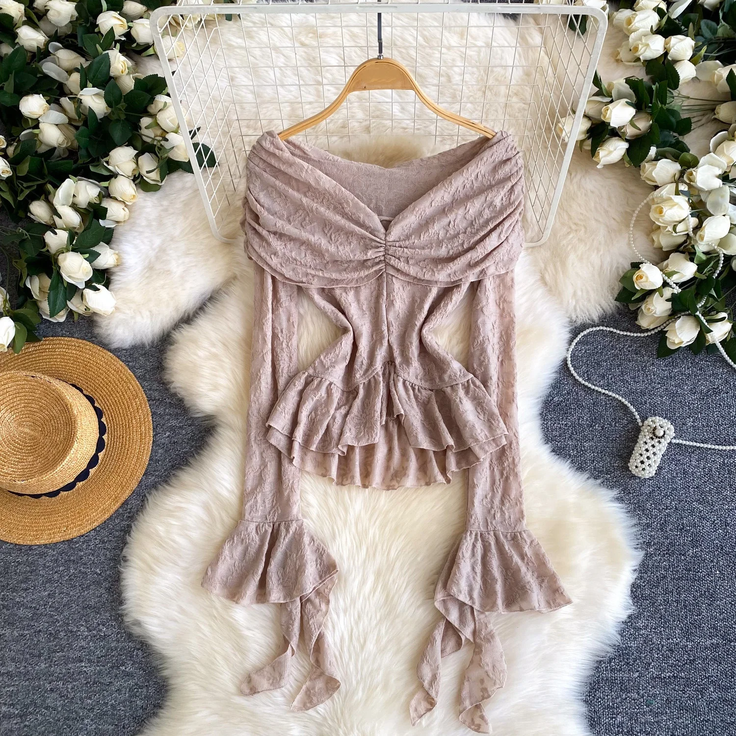 Korean drawstring cinching waist lotus leaf edge long sleeved loose women's slimming shirt
Korean drawstring cinching waist lotus leaf edge long sleeved loose women's slimming shirt