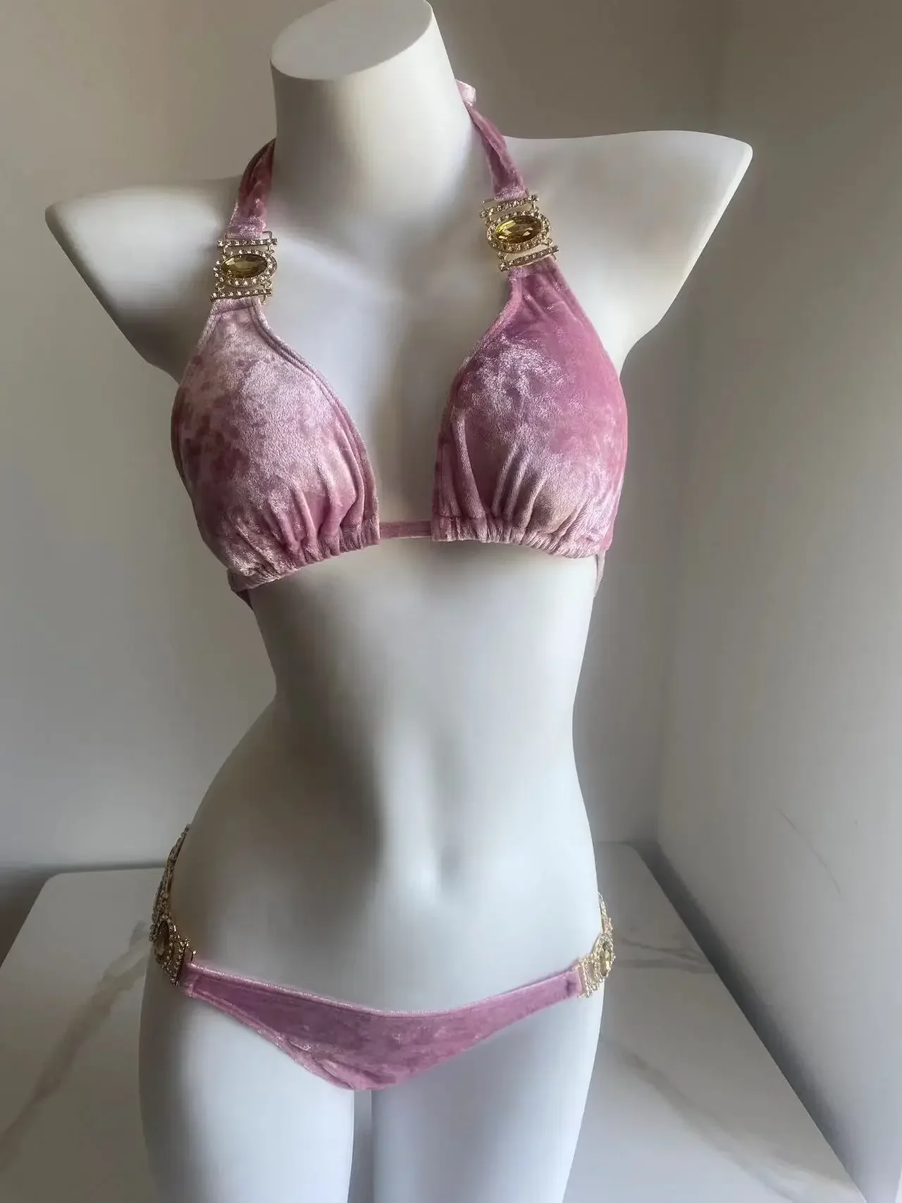 2024 Sexy Velvet Pink Swimsuit Women Luxury Rhinestone Diamond Micro Bikini Thong Swimwear Brazilian Beach Bathing Suit
2024 Sexy Velvet Pink Swimsuit Women Luxury Rhinestone Diamond Micro Bikini Thong Swimwear Brazilian Beach Bathing Suit