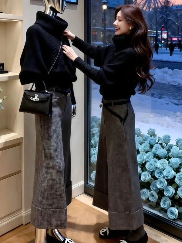 Women's High Collar Knitted Twisted Top Base irt Plaid Wide Leg Pants Tee Piece Set Faionable Lazy Autumn Ensemble
Women's High Collar Knitted Twisted Top Base irt Plaid Wide Leg Pants Tee Piece Set Faionable Lazy Autumn Ensemble