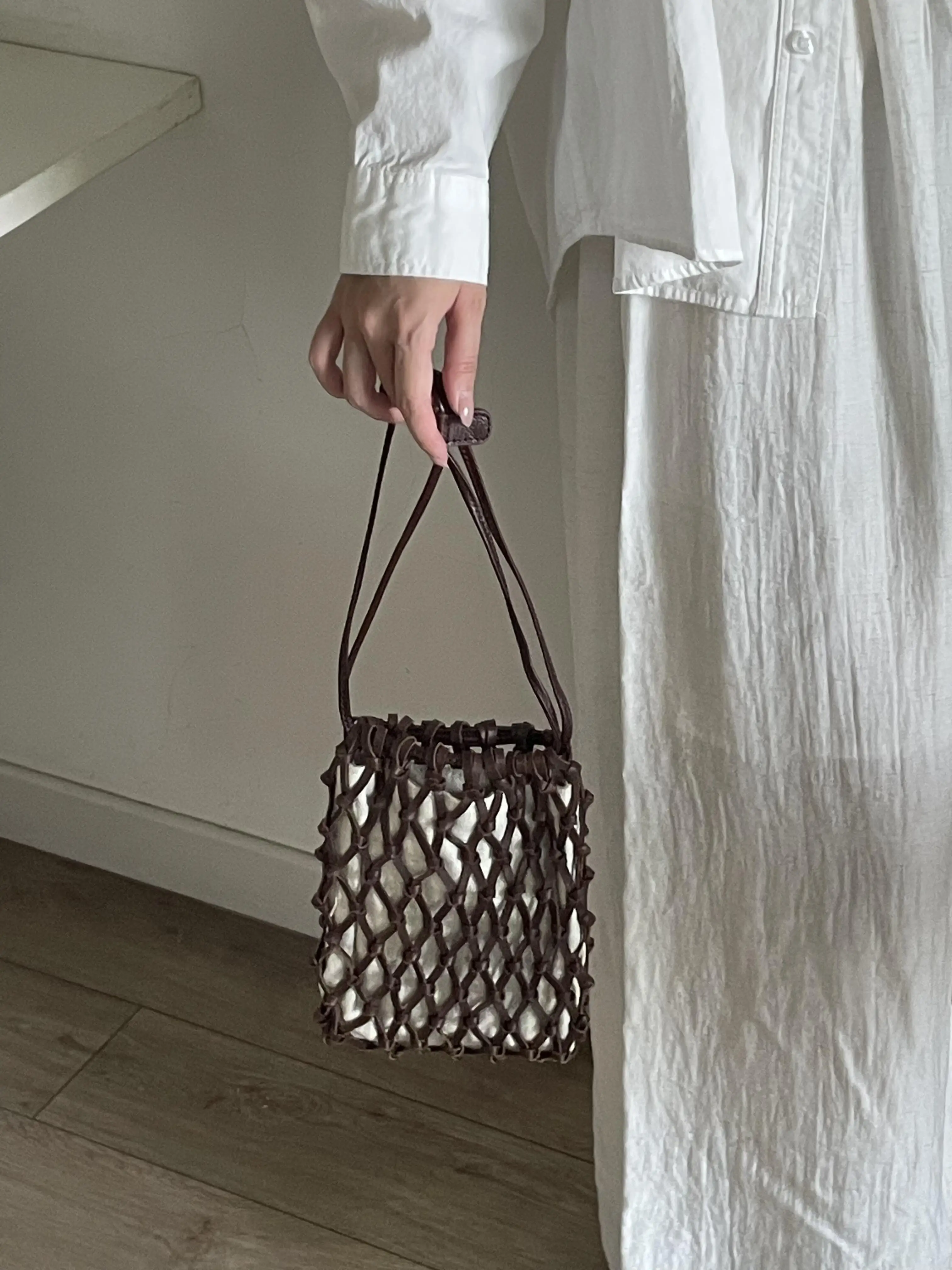 2025 New French Retro Hollowed Out Woven Design Mesh Bag Fashion Lightweight Drawstring Small Square Bags
2025 New French Retro Hollowed Out Woven Design Mesh Bag Fashion Lightweight Drawstring Small Square Bags