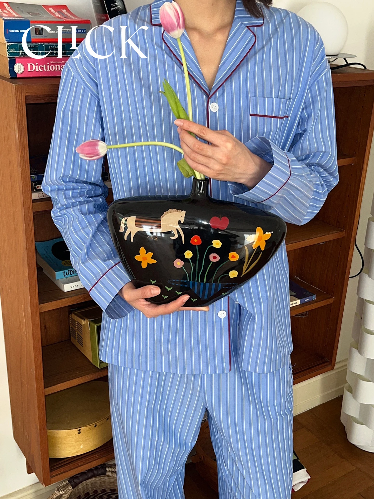 Ретро-ваза с цветочным узором для декора дома, подарок на новоселье, украшение для спальни и гостиной
Ретро-ваза с цветочным узором для декора дома, подарок на новоселье, украшение для спальни и гостиной