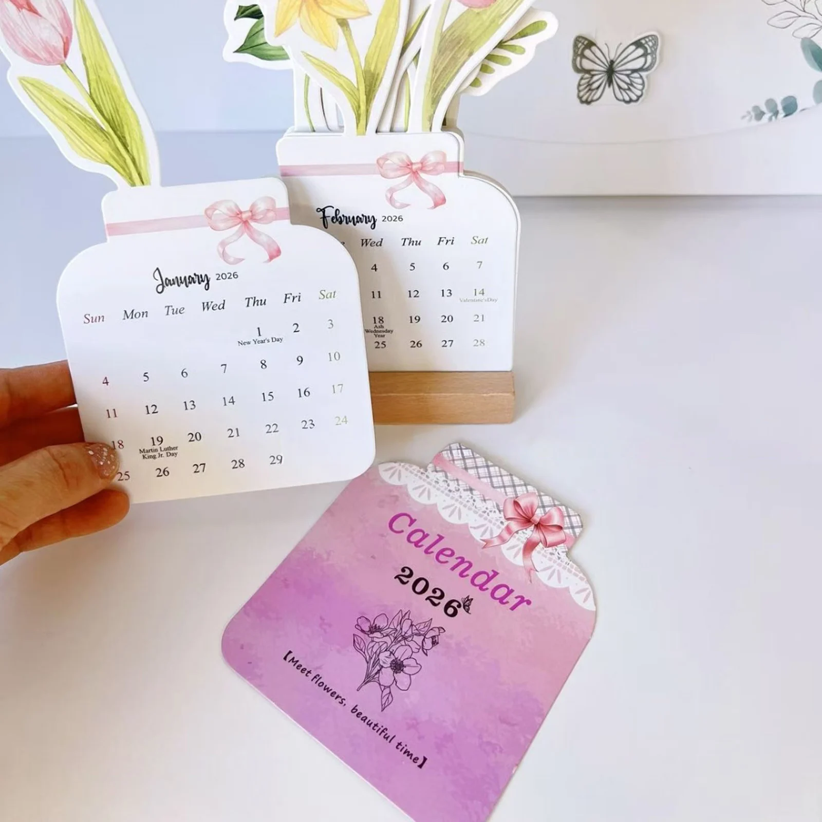 2026 Floral Desk Calendar Mini Calendar Standing Desk Calendar Vase-Like Desktop Monthly Planner For Home School Office Decor
2026 Floral Desk Calendar Mini Calendar Standing Desk Calendar Vase-Like Desktop Monthly Planner For Home School Office Decor