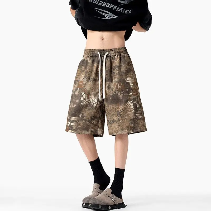 Летние свободные прямые джинсы-брюки для мужчин, рабочая одежда, длина до колена, в американском ретро-стиле, с камуфляжным принтом
Летние свободные прямые джинсы-брюки для мужчин, рабочая одежда, длина до колена, в американском ретро-стиле, с камуфляжным принтом