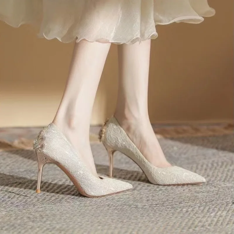 Women's White Wedding High Heel Shoes Elegant Fad Designer Pointed Tip Fine High Heels Womens High Quality Banquet Pumps Tacones
Women's White Wedding High Heel Shoes Elegant Fad Designer Pointed Tip Fine High Heels Womens High Quality Banquet Pumps Tacones