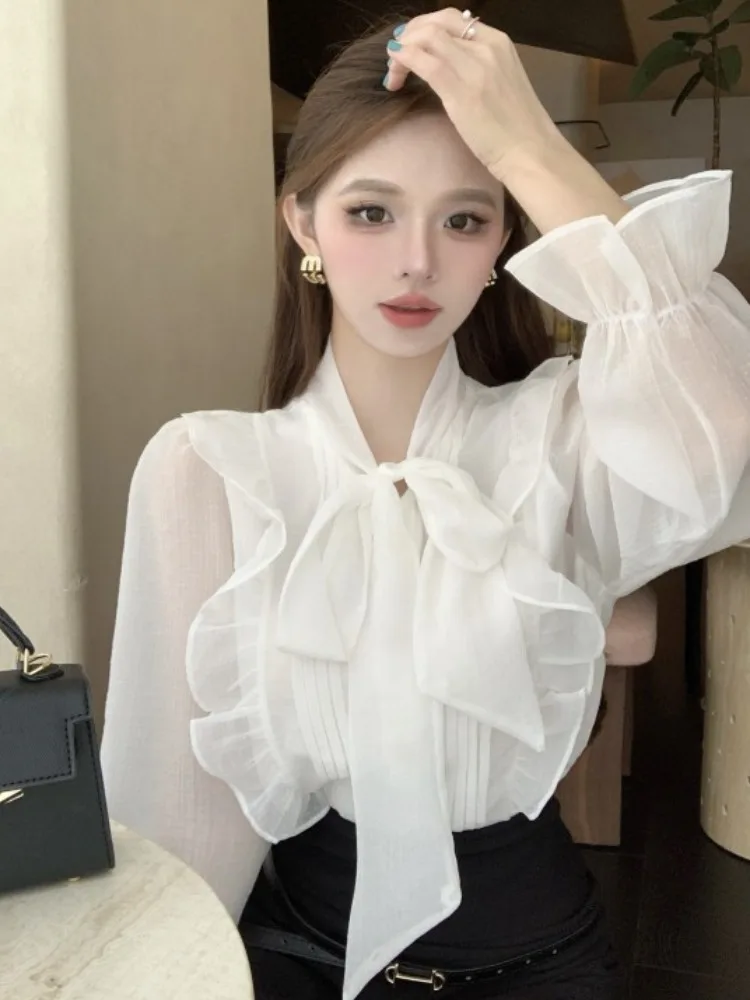 Elegant Lace Knot Shirt Women's Spring Summer New Design Bubble Sleeve Hem Top French Style Slim Fit V-neck Shirt
Elegant Lace Knot Shirt Women's Spring Summer New Design Bubble Sleeve Hem Top French Style Slim Fit V-neck Shirt