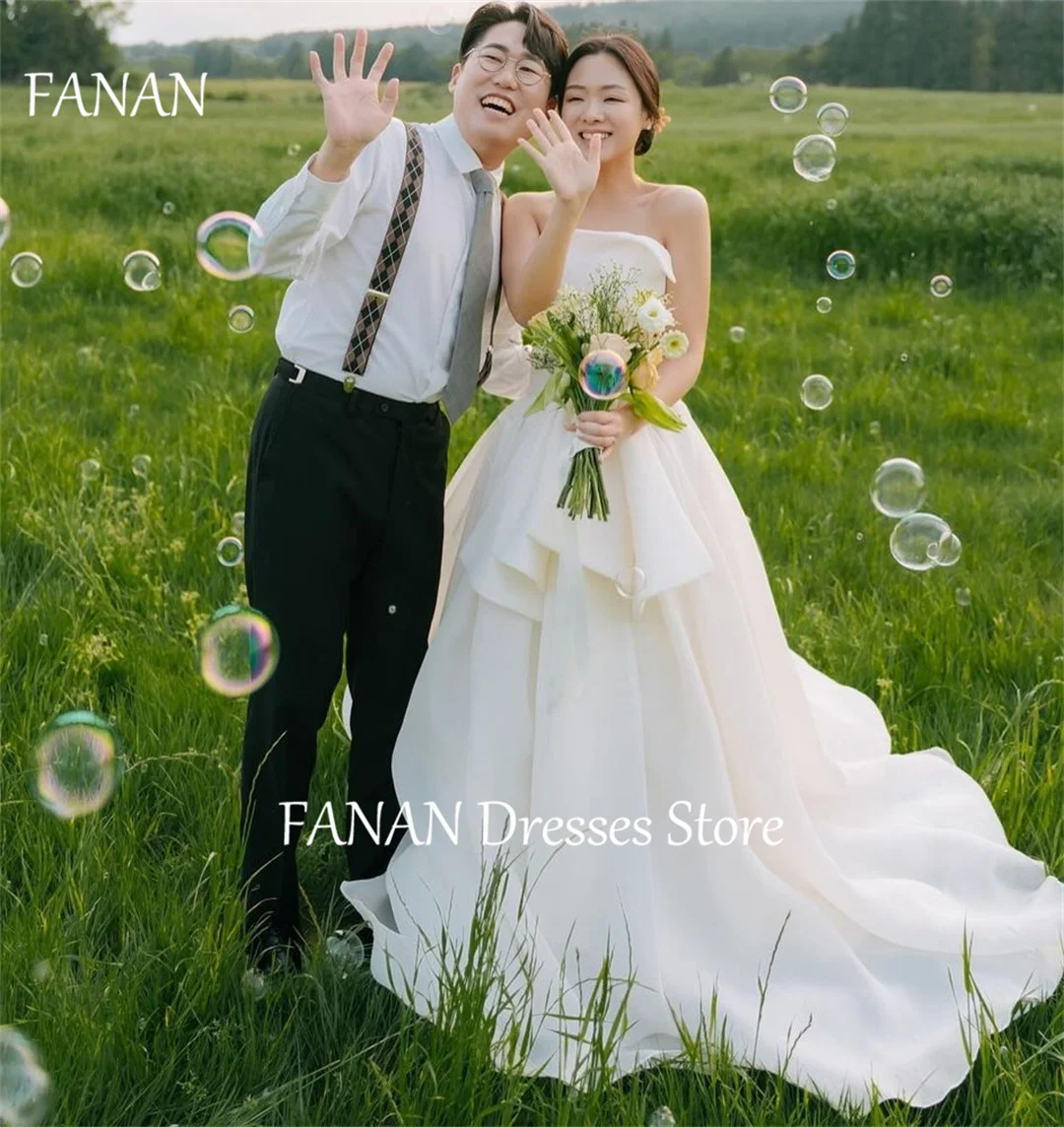 FANAN Korea Elegant Ivory Strapless Sleeveless Ruched Wedding Dresses 웨딩드레스 Organza Low Open Back Made Bride Gowns Plus Size
FANAN Korea Elegant Ivory Strapless Sleeveless Ruched Wedding Dresses 웨딩드레스 Organza Low Open Back Made Bride Gowns Plus Size