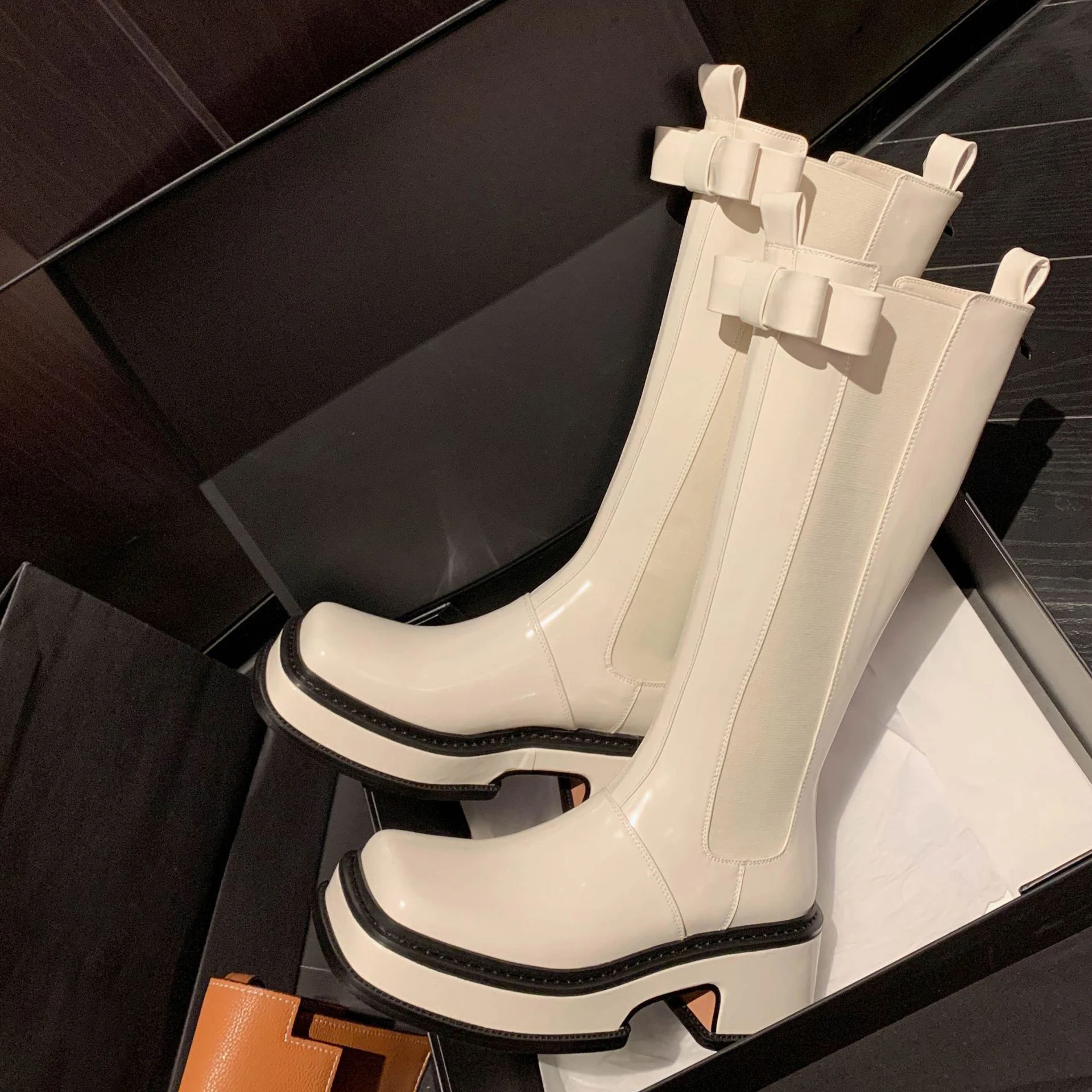 Niche Rice Bow Platform Boots Black and White Mary Jane Square Toe Thick Heel Knee-High Boots Personalized Chimney Boots
Niche Rice Bow Platform Boots Black and White Mary Jane Square Toe Thick Heel Knee-High Boots Personalized Chimney Boots