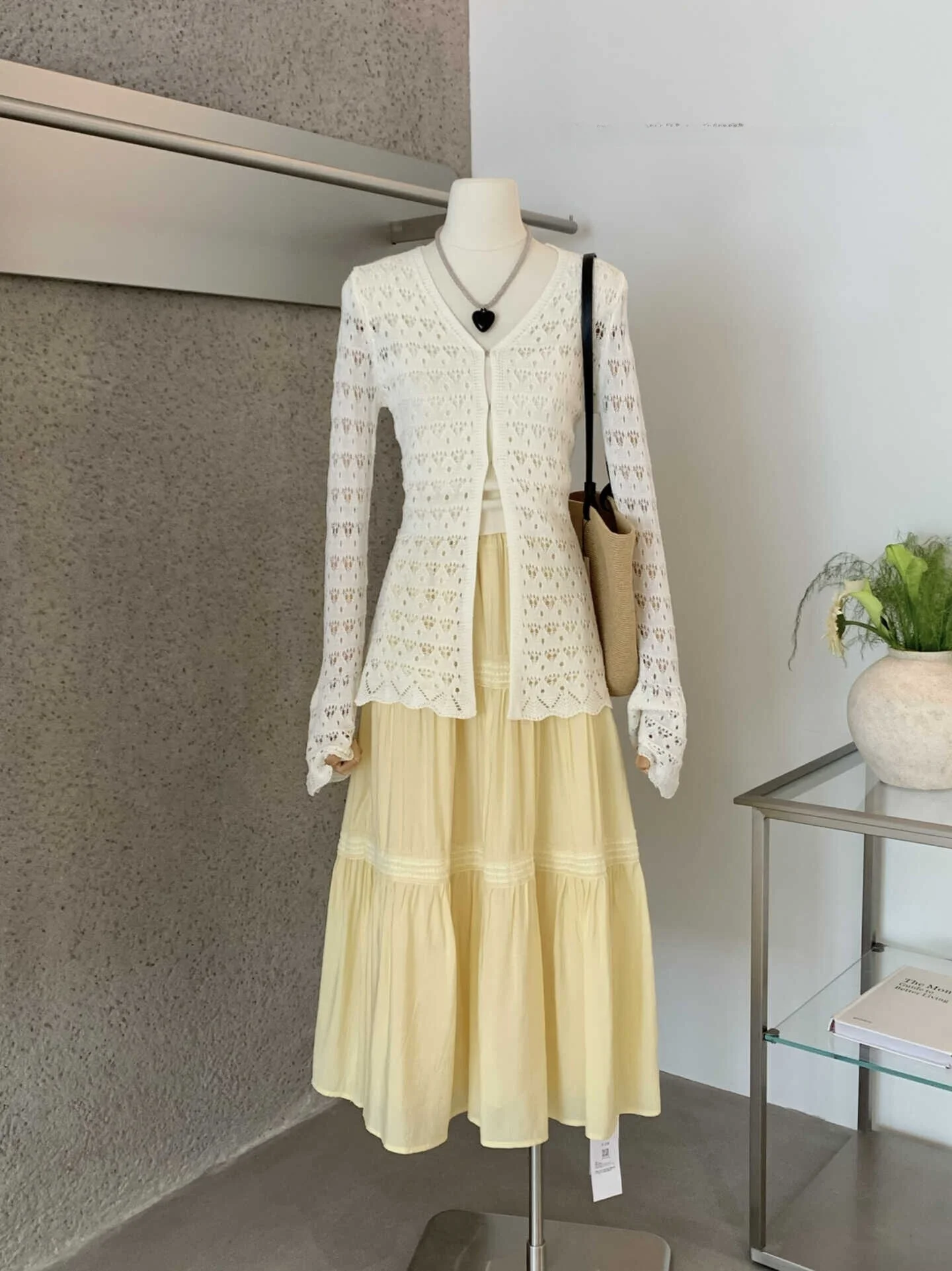 Spring 2026 Women's Ethnic Knitted Hollow out Cardigan Long Sleeve Thin Cover up Top Middle Length Spring Summer Holiday Set
Spring 2026 Women's Ethnic Knitted Hollow out Cardigan Long Sleeve Thin Cover up Top Middle Length Spring Summer Holiday Set