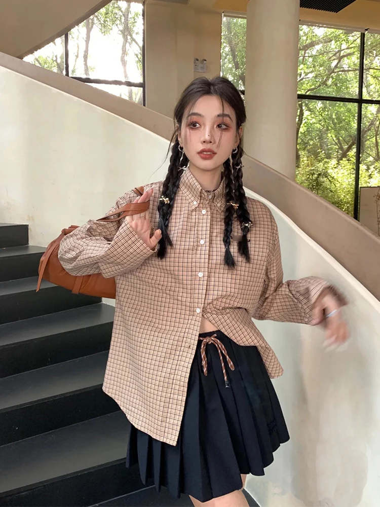 Осень-зима, повседневная женская свободная многослойная верхняя одежда в клетку с вышитыми буквами, хлопковый воротник, длинный све све на пуговицах
Осень-зима, повседневная женская свободная многослойная верхняя одежда в клетку с вышитыми буквами, хлопковый воротник, длинный све све на пуговицах