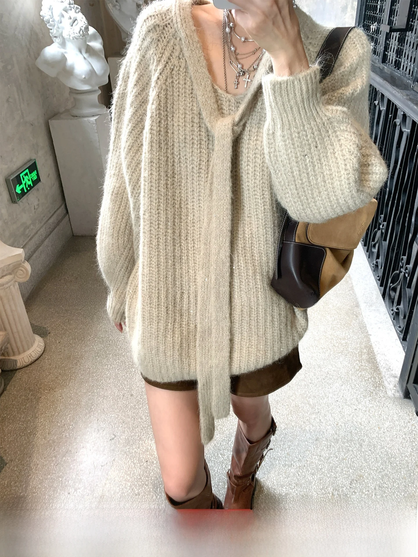 Женский зимний кардиган GV свободного кроя с V-образным вырезом, новый, теплый, пушистый, с вышивкой, длинный рукав, для повседневной носки
Женский зимний кардиган GV свободного кроя с V-образным вырезом, новый, теплый, пушистый, с вышивкой, длинный рукав, для повседневной носки