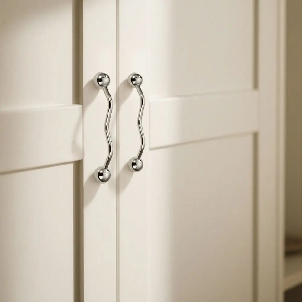 Цинковый сплав, французская дверная ручка шкафа, удобная ручка, простые однотонные дверные ручки ящика, легкие роскошные креативные кухонные ручки
Цинковый сплав, французская дверная ручка шкафа, удобная ручка, простые однотонные дверные ручки ящика, легкие роскошные креативные кухонные ручки