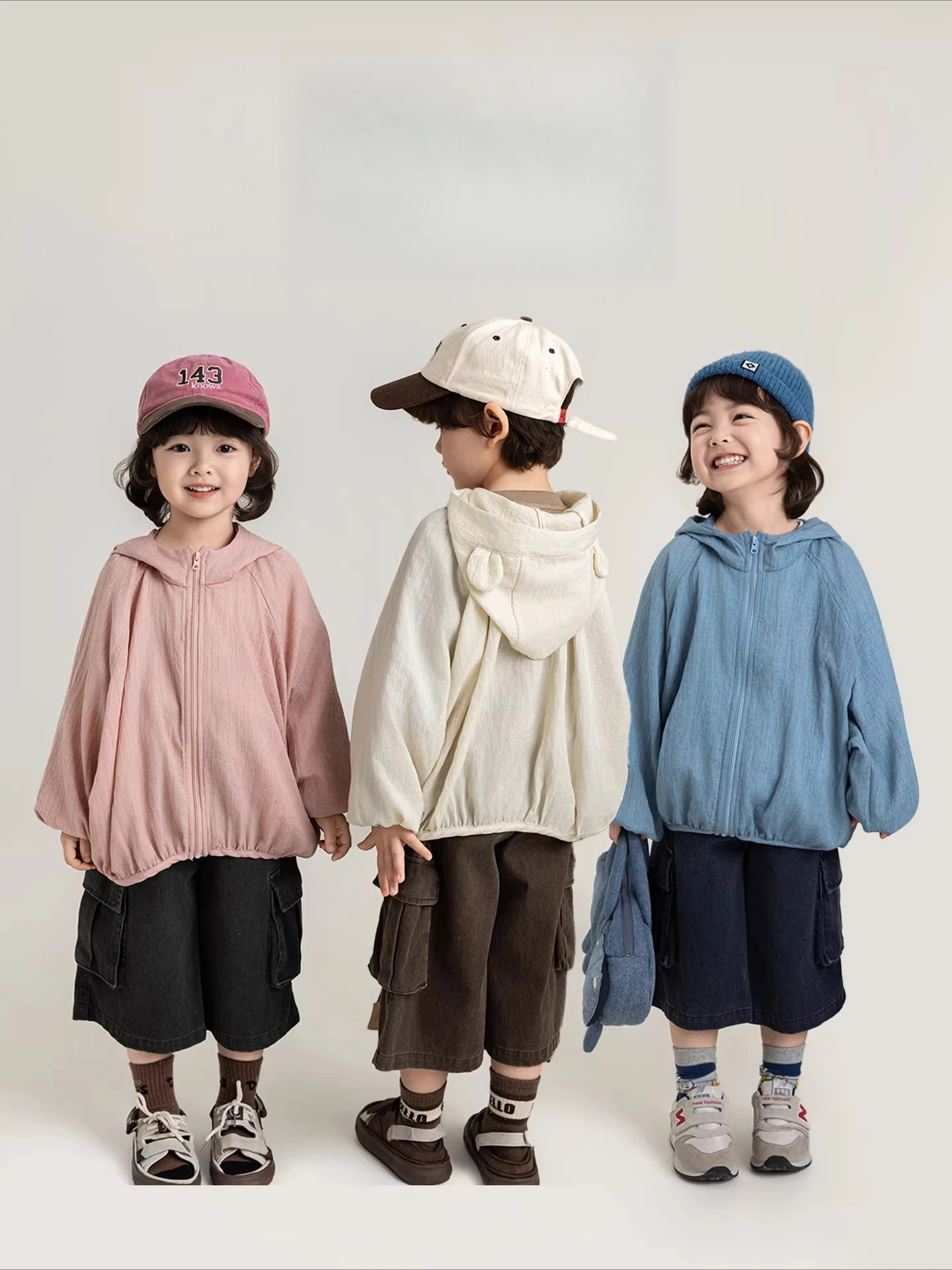 Girls' 2026 Spring New Lightweight Breathable Hoodie Loose Bat Sleeve Children's Sunshade Top
Girls' 2026 Spring New Lightweight Breathable Hoodie Loose Bat Sleeve Children's Sunshade Top