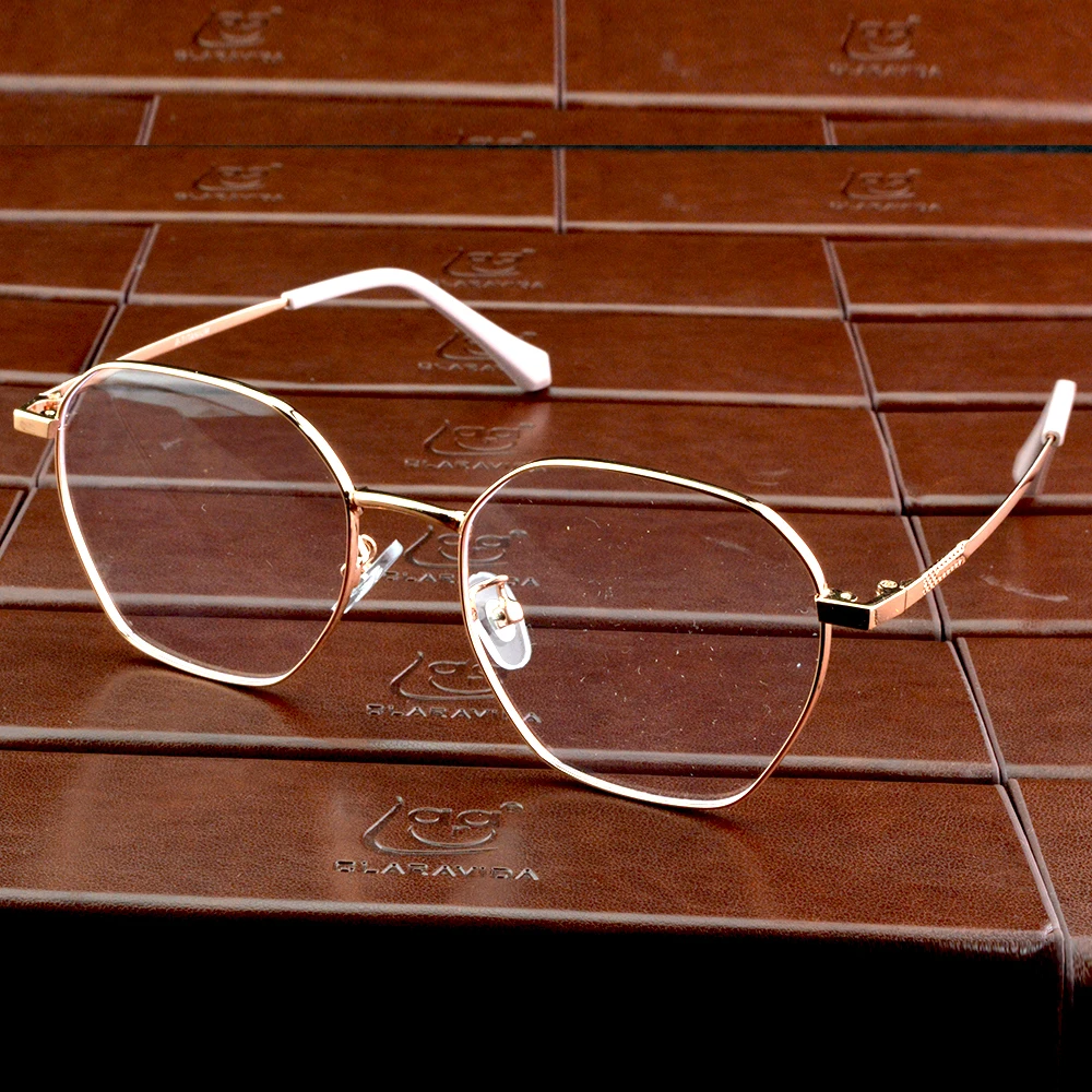Clara Vida Titanium Alloy Large Frame Girl Rose Gold Oversized Glasses Frame Optical Glasses
Clara Vida Titanium Alloy Large Frame Girl Rose Gold Oversized Glasses Frame Optical Glasses