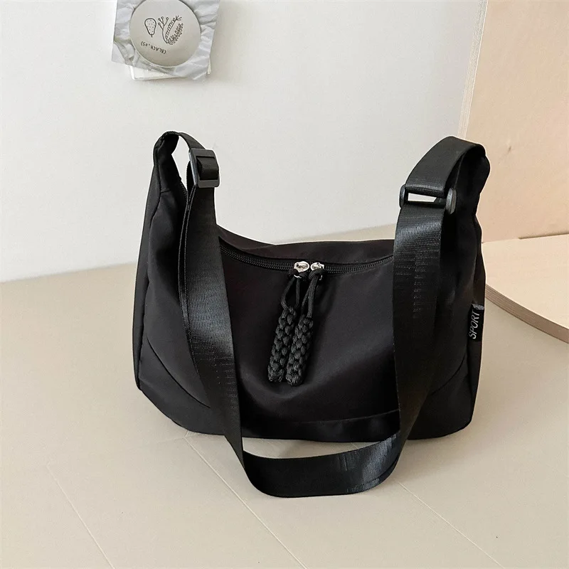 Simple Fashion High-end Versatile Large-capacity Luxury Brand Shoulder Bag Niche Design New Autumn Winter Texture Crossbody Bag
Simple Fashion High-end Versatile Large-capacity Luxury Brand Shoulder Bag Niche Design New Autumn Winter Texture Crossbody Bag